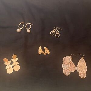 Lot of gold toned earrings